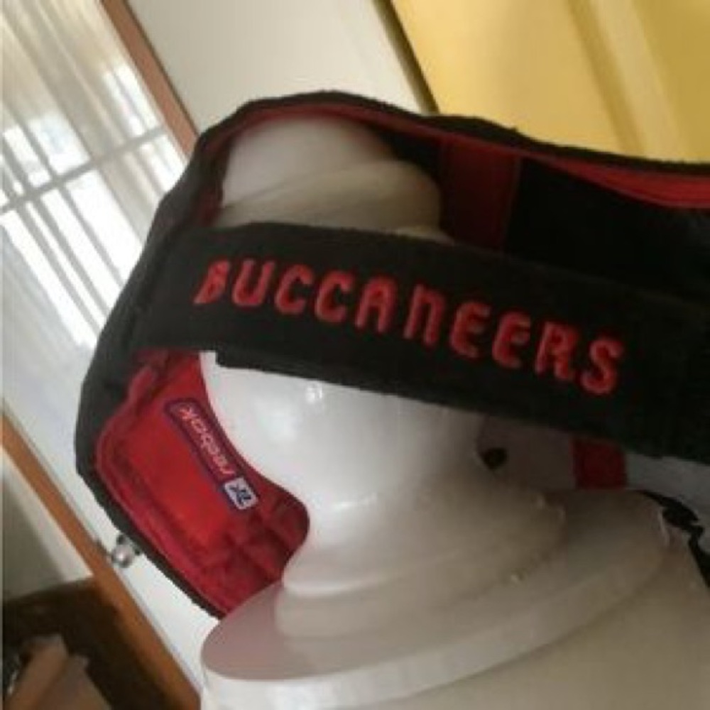 Reebok Black Cap with Red Buccaneers Flag Logo - Picture 2 of 4